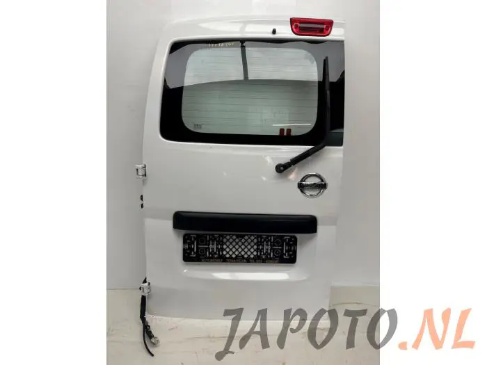 Tylne drzwi samochodu dostawczego Nissan NV200